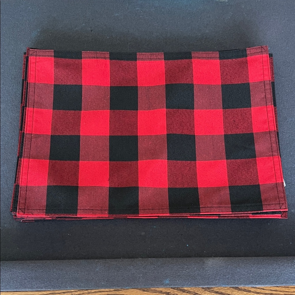 Red and Black Checkered Placemats NEW 10 each and 1 runner 13x69 #B-1